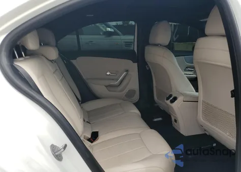 2021 Mercedes-Benz A 220 z USA, uszkodzony, nr VIN W1K3G4EBXMJ284060